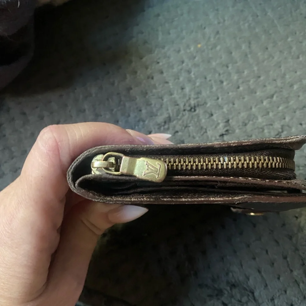 Louis Vuitton authentic damier ebene Wallet